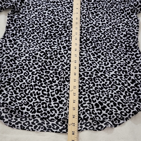 Vince Camuto black and white leopard print long sleeve blouse Size M - Picture 5 of 6